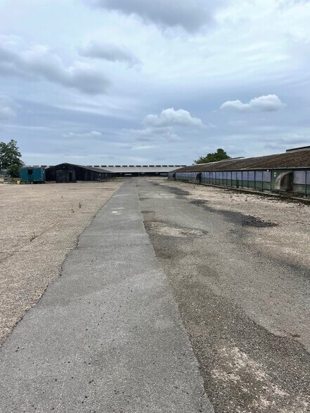 Catfoss Airfield, Driffield for sale - Primary Photo - Image 1 of 1