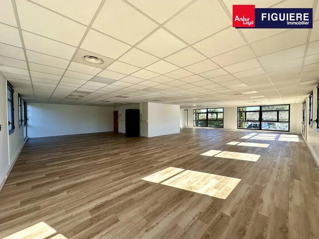 Location Bureaux 100 m² - Photo 1