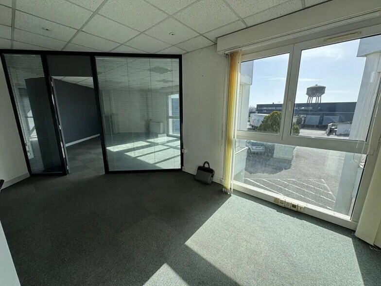 Office in Cugnaux to rent - Interior Photo - Image 2 of 6