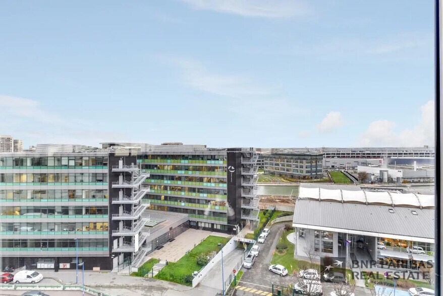 Office in Pantin to rent - Building Photo - Image 3 of 6