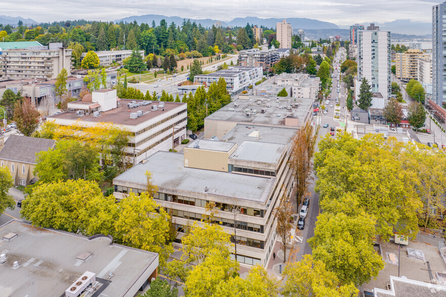 625 Agnes St, New Westminster, BC for rent - Aerial - Image 3 of 8