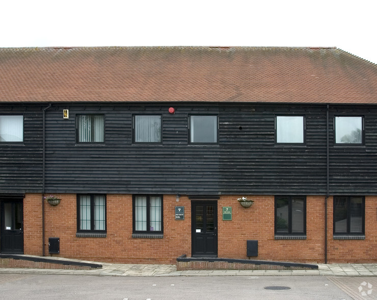 3-7 Canon Harnett Ct, Milton Keynes for rent - Building Photo - Image 2 of 4