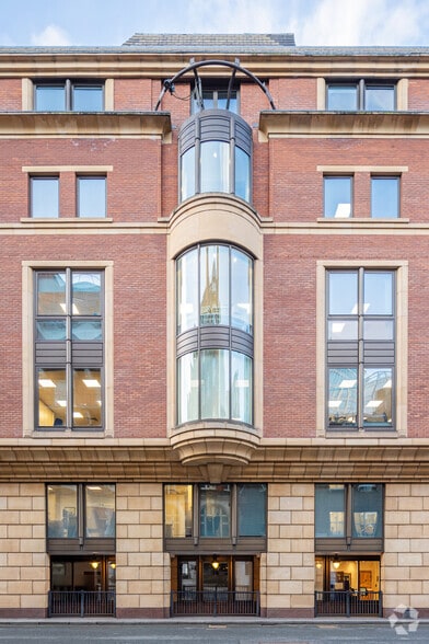 66 Buckingham Gate, London to rent - Building Photo - Image 2 of 6