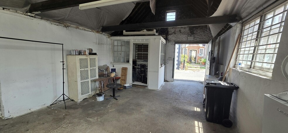 Crouch Lane, Seaford to rent - Building Photo - Image 2 of 3