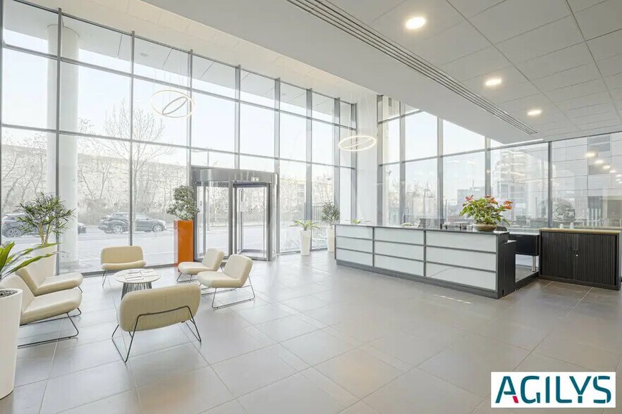 Office in Massy to rent - Building Photo - Image 2 of 16