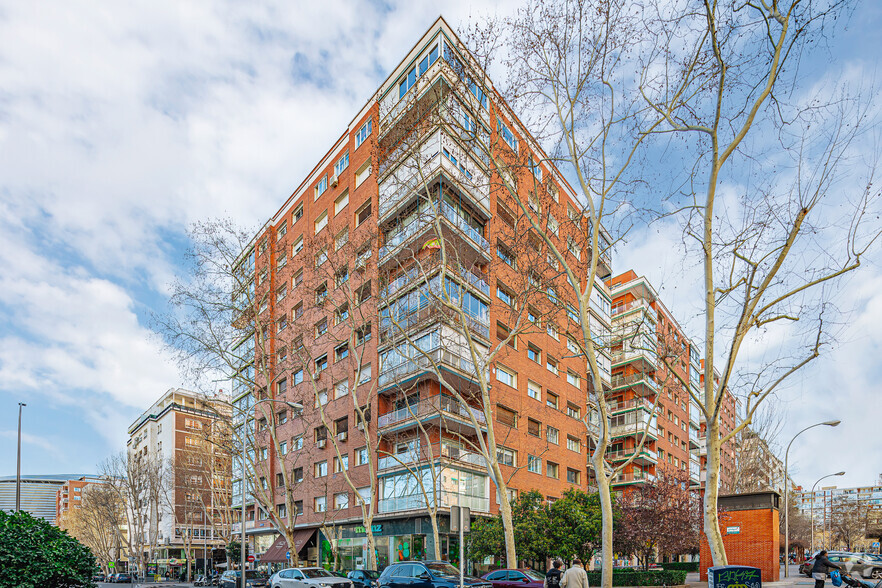 Calle Panamá, 14, Madrid, Madrid for sale - Primary Photo - Image 1 of 1