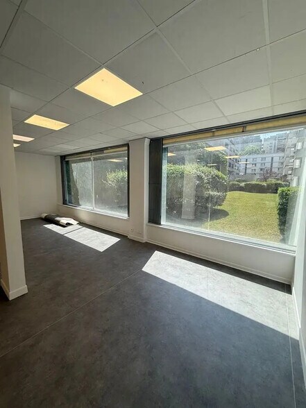 Retail in Boulogne-Billancourt to rent - Interior Photo - Image 2 of 4