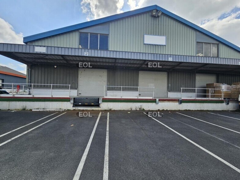 Industrial in Bonneuil-sur-Marne to rent - Building Photo - Image 1 of 7