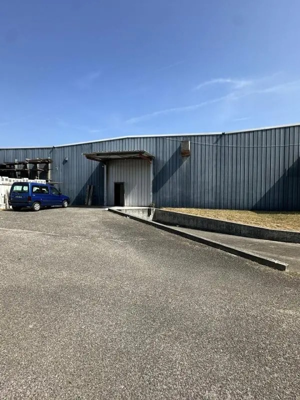 Location Entrepôt 840 m²