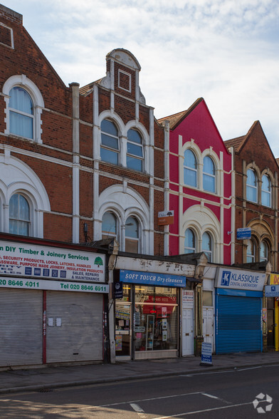 219 Streatham Rd, Mitcham for rent - Building Photo - Image 3 of 3