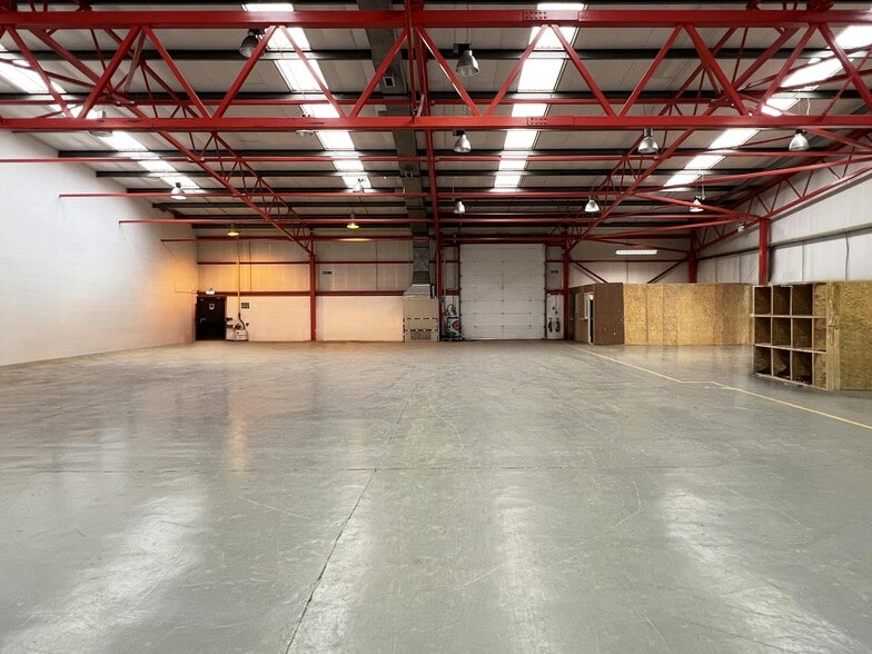 5 Bessemer Dr, East Kilbride to rent - Building Photo - Image 3 of 5