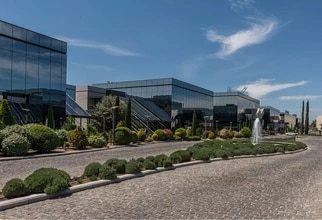 Paseo del Club Deportivo, 1, Pozuelo de Alarcón, Madrid to rent Building Photo- Image 1 of 23