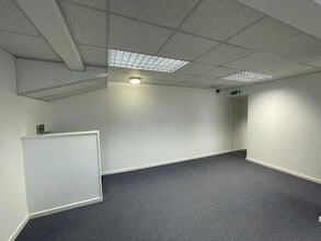 Whitebridge Ln, Stone to rent Interior Photo- Image 2 of 6