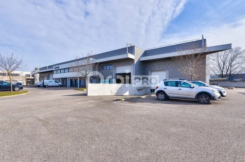 151 B Route De Grenoble, Saint-Priest to rent - Building Photo - Image 1 of 12