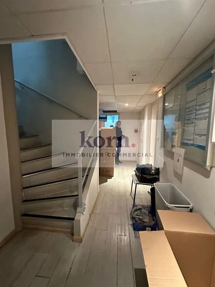 Retail in Levallois-Perret to rent - Interior Photo - Image 2 of 6