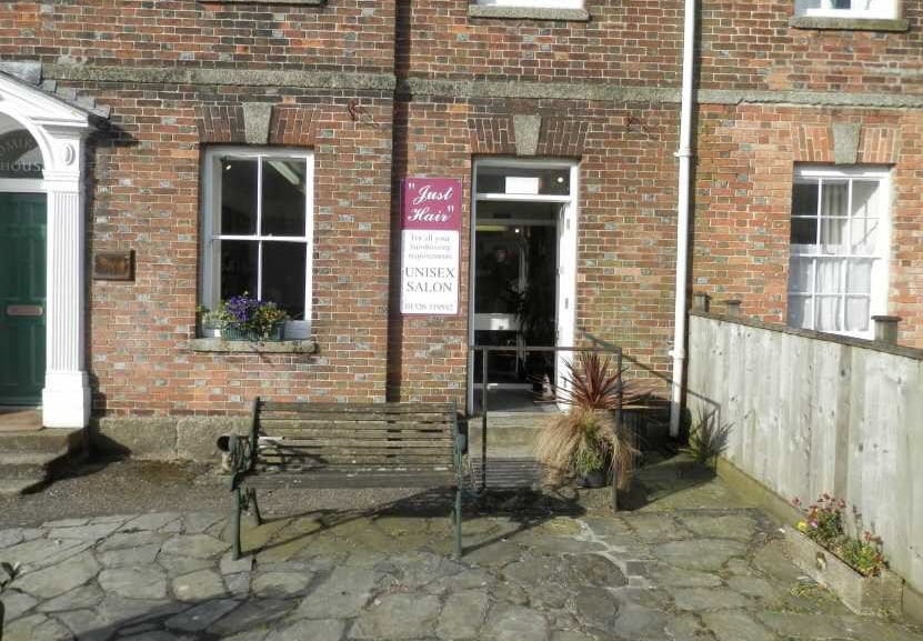 2 Bank Pl, Falmouth to rent - Building Photo - Image 2 of 2