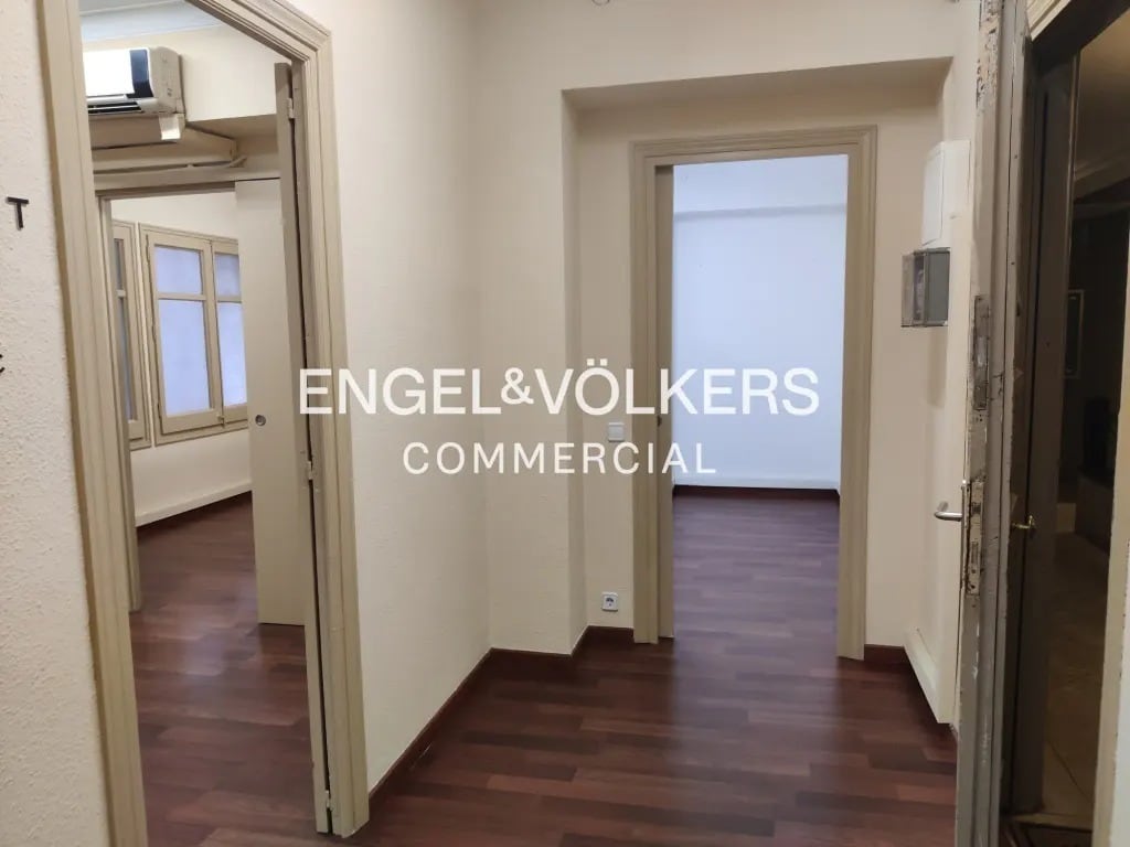 Barcelona, BAR 08008 - - - Interior Photo - Image 2 of 2