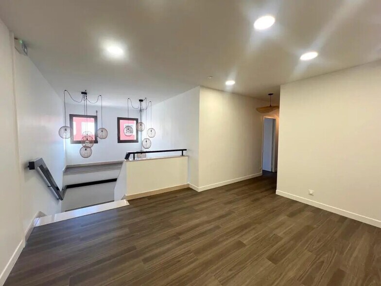 Office in Viroflay to rent - Interior Photo - Image 1 of 15