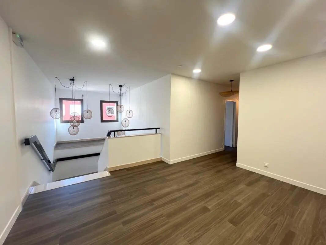 Office in Viroflay to rent Interior Photo- Image 1 of 16