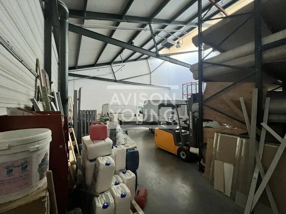 Light Industrial in Saint-Denis to rent Interior Photo- Image 1 of 5