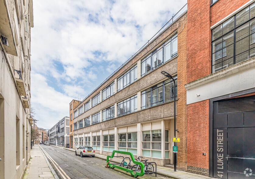 35 Luke St, London to rent - Building Photo - Image 2 of 4