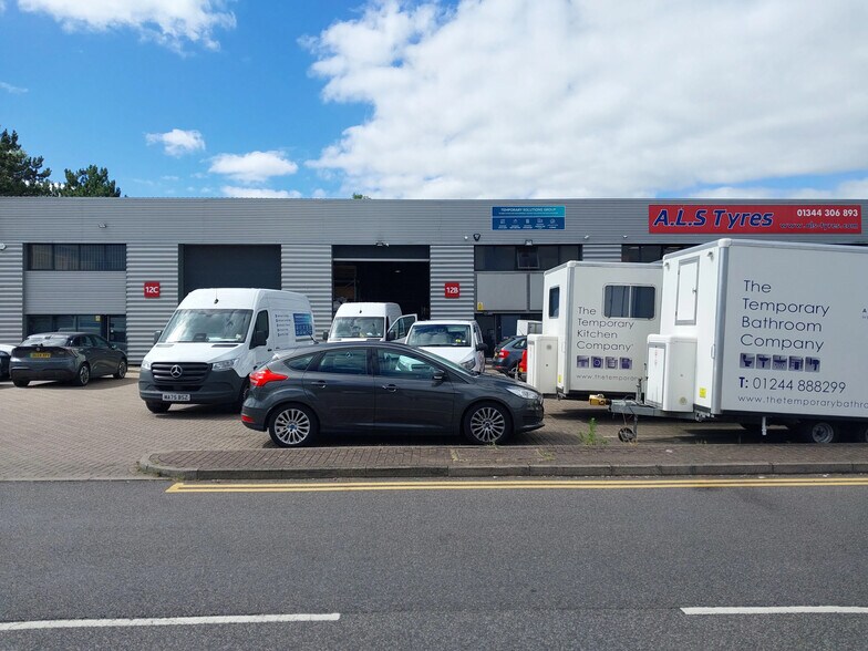 Western Rd, Bracknell to rent - Building Photo - Image 3 of 7