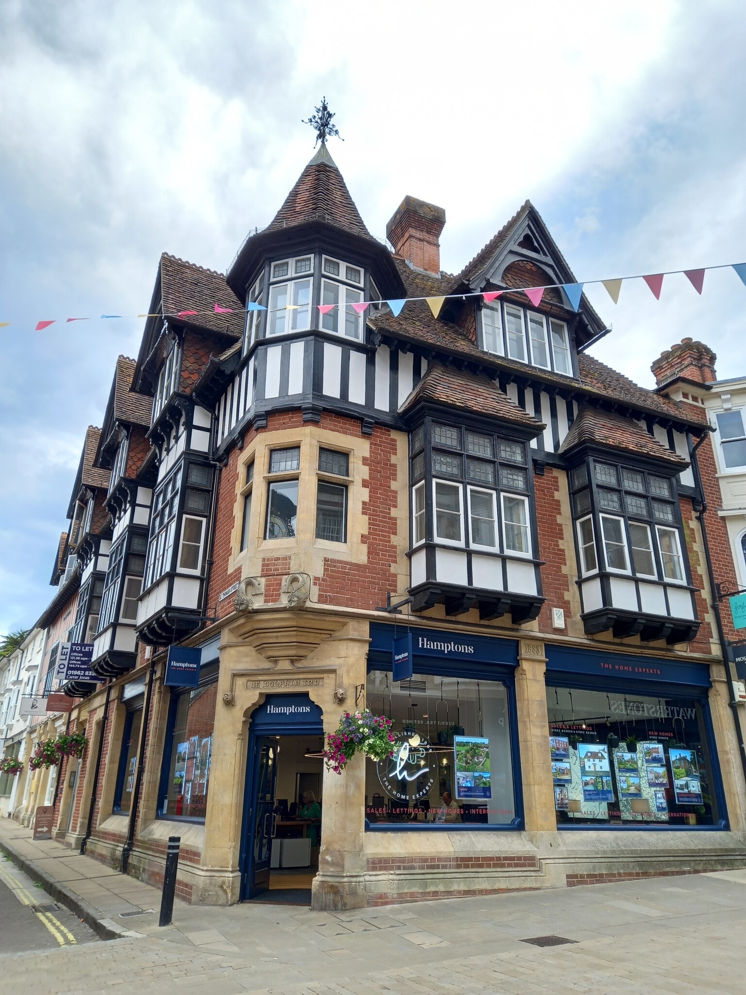 30-32 St Thomas St, Winchester to rent Building Photo- Image 1 of 3