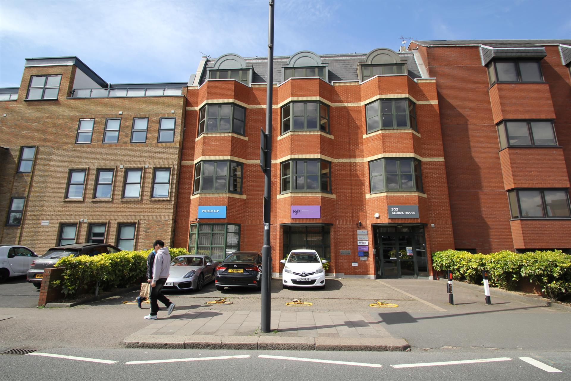 303 Ballards Ln, London to rent Building Photo- Image 1 of 7