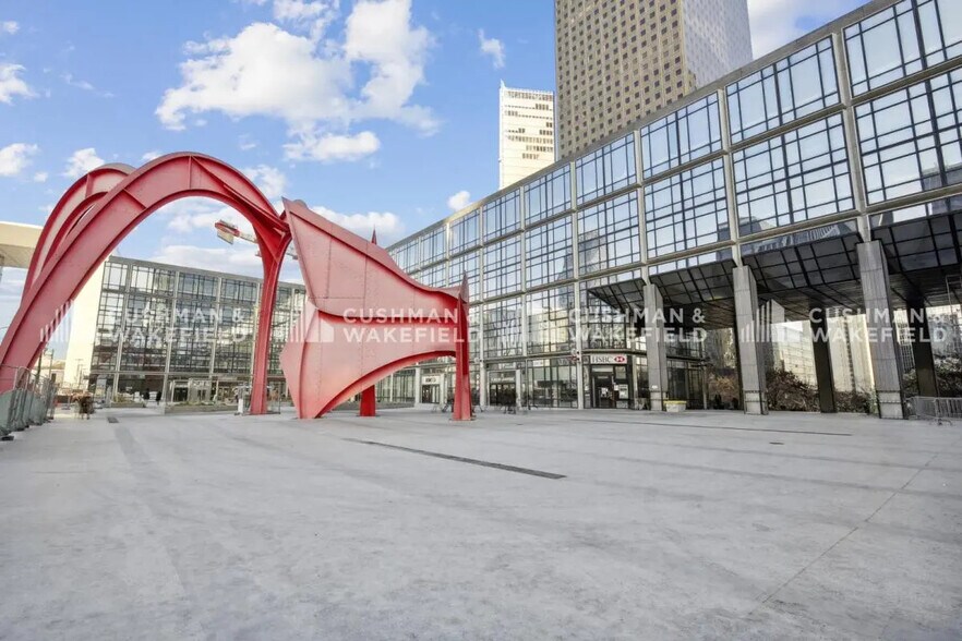 Office in Courbevoie to rent - Building Photo - Image 1 of 8