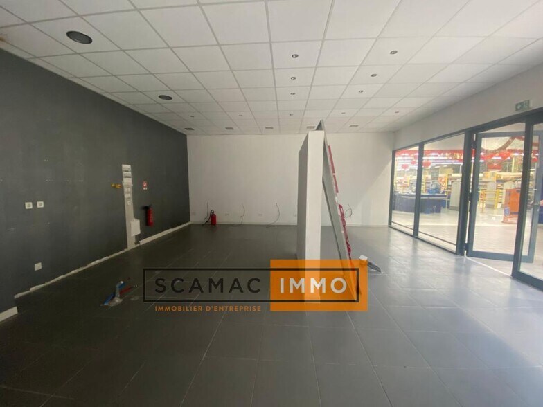 Retail in Marseille to rent - Interior Photo - Image 3 of 4