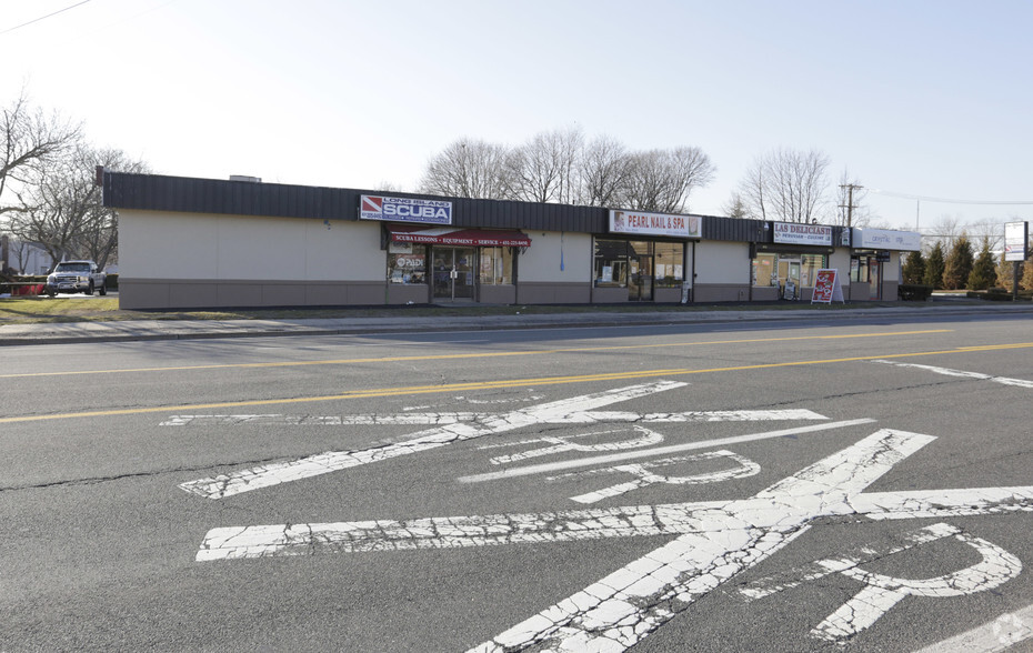 895-899 N Wellwood Ave, Lindenhurst, NY for sale - Primary Photo - Image 1 of 1