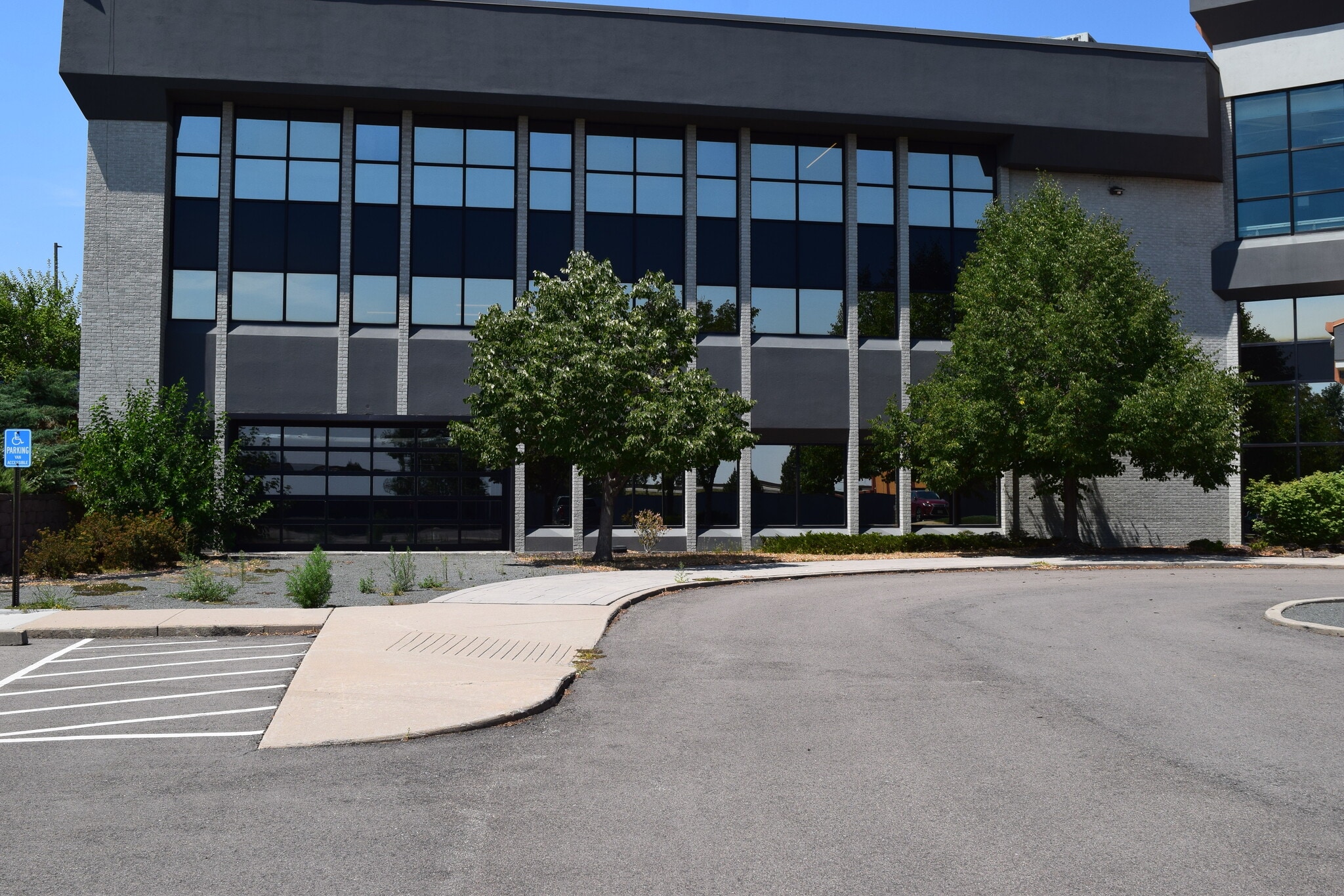 400 W 48th Ave, Denver, CO to rent Interior Photo- Image 1 of 6