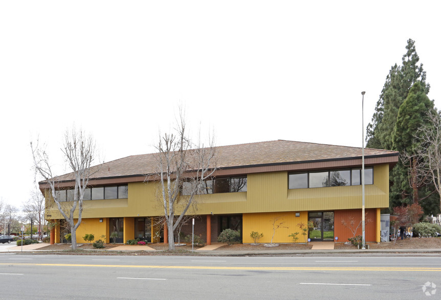 39055 Hastings St, Fremont, CA for rent - Building Photo - Image 3 of 9