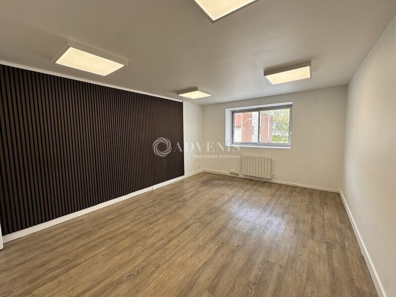 Office in Lisses to rent - Interior Photo - Image 2 of 4