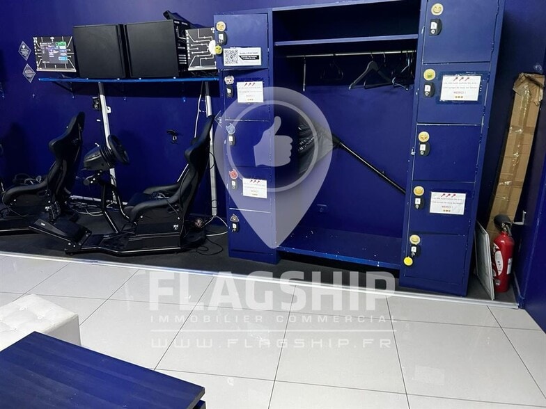 Retail in Paris to rent - Interior Photo - Image 2 of 9