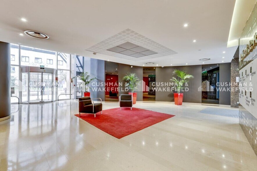 109 Boulevard De La Bataille De Stalingrad, Villeurbanne to rent - Lobby - Image 3 of 32