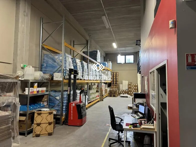 Light Industrial in Brignais to rent - Interior Photo - Image 3 of 18