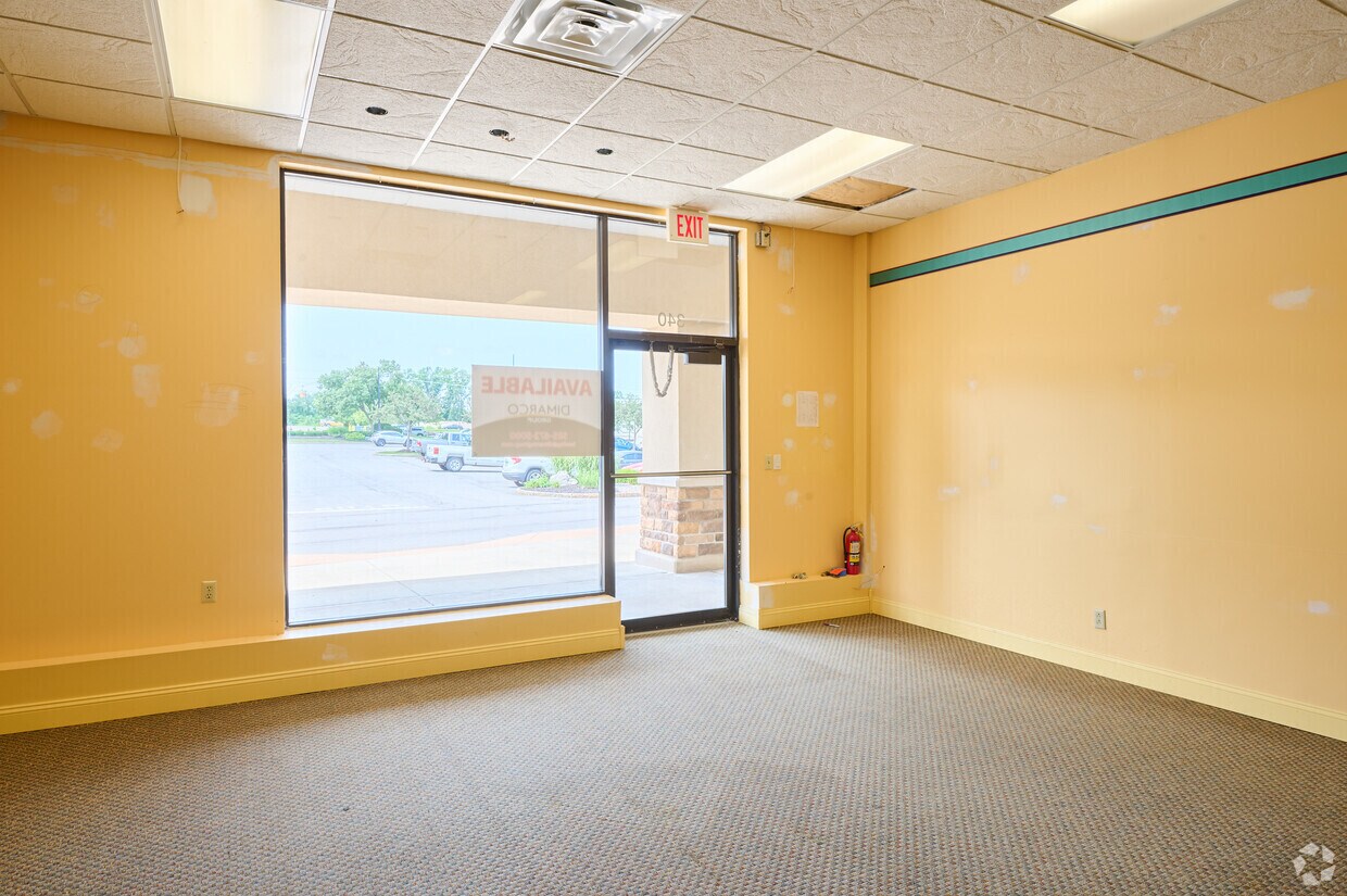 1900-1925 S Clinton Ave, Rochester, NY to rent Building Photo- Image 1 of 5