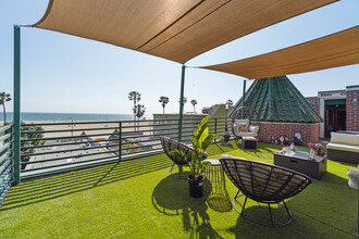 517 Ocean Front Walk, Venice, CA for rent Building Photo- Image 1 of 29