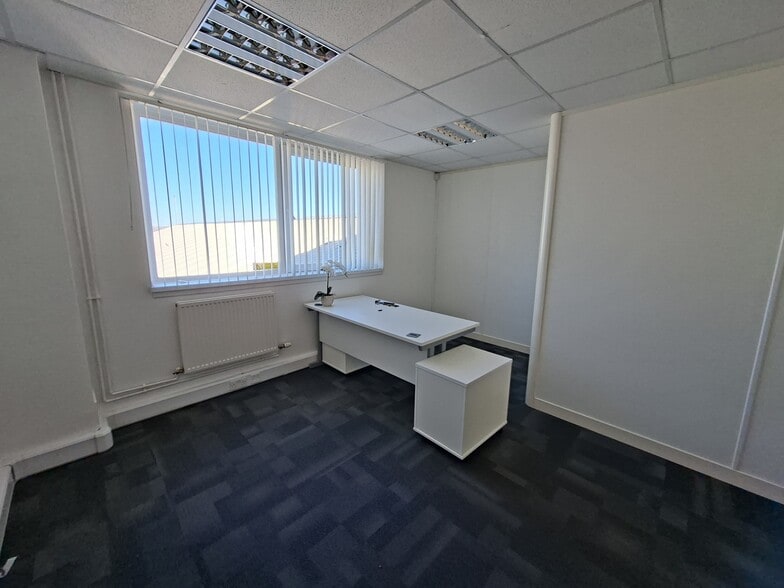 Craigshaw Rd, Aberdeen to rent - Interior Photo - Image 3 of 3