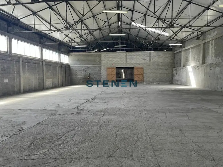Industrial in Gémenos to rent - Interior Photo - Image 2 of 10