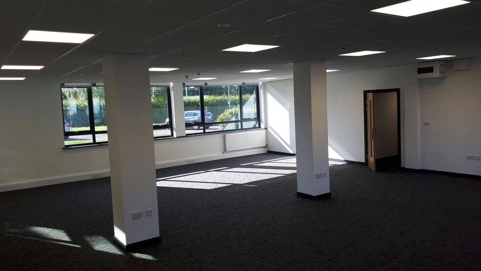 Corinium Ave, Gloucester to rent - Building Photo - Image 2 of 7