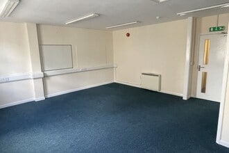 2 Alverton St, Penzance to rent Interior Photo- Image 1 of 4