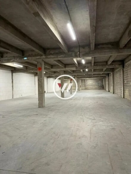 Industrial in Le Blanc-Mesnil to rent - Building Photo - Image 2 of 7