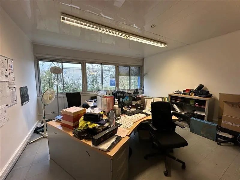 Location Local d'activités 700 m² - Photo 1