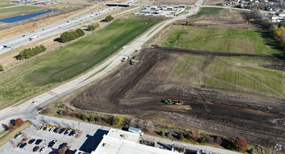 10500 Plum Dr, Urbandale, IA for sale - Building Photo - Image 3 of 4