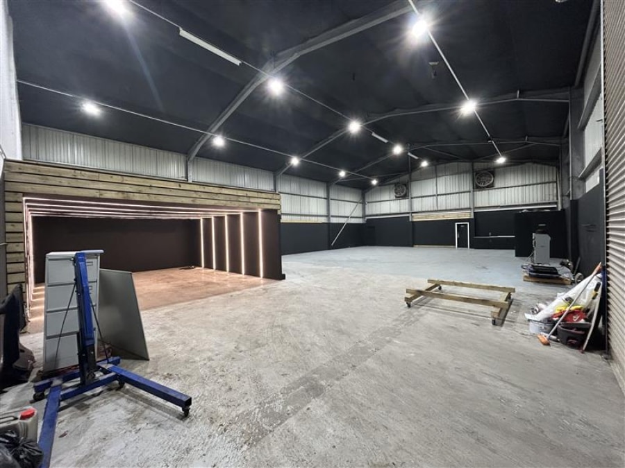 Polhilsa, Callington to rent Interior Photo- Image 1 of 5