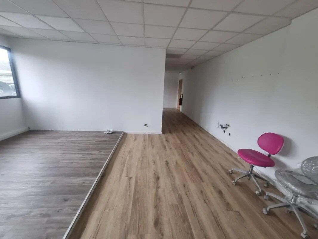 Office in Saint-Herblain to rent Interior Photo- Image 1 of 13