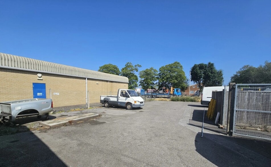 1 Avro Way, Melksham to rent - Building Photo - Image 3 of 6