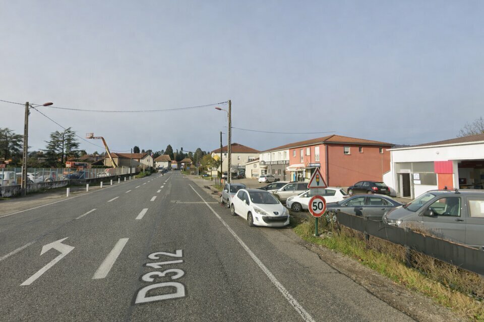 Retail in Bourgoin-Jallieu to rent Aerial- Image 1 of 7